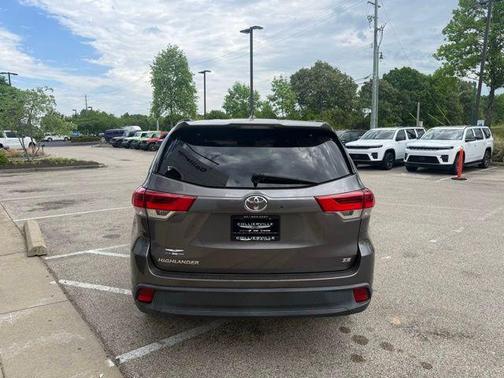 Predawn Gray Mica 2018 Toyota Highlander SE