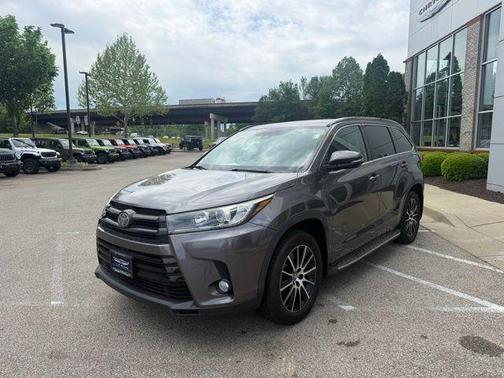 Predawn Gray Mica 2018 Toyota Highlander SE