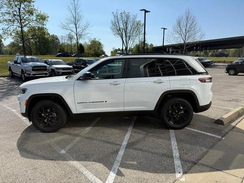 2025 Jeep Grand Cherokee Laredo