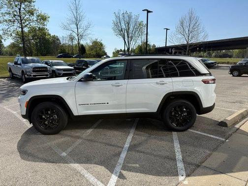 2025 Jeep Grand Cherokee Laredo