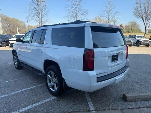 Summit White 2019 Chevrolet Suburban LT