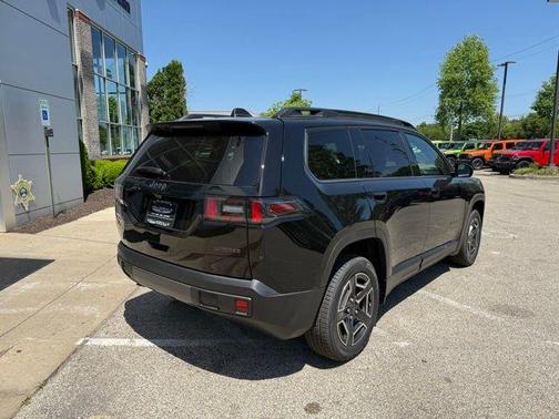 Diamond Black 2026 Jeep Cherokee LAREDO/LIMITED