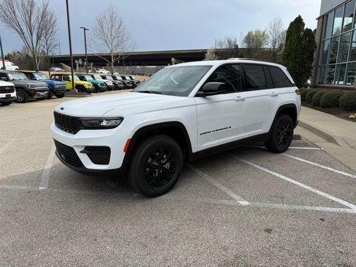 2025 Jeep Grand Cherokee Laredo