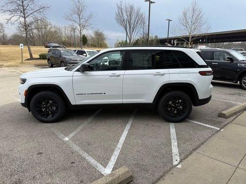 2025 Jeep Grand Cherokee Laredo
