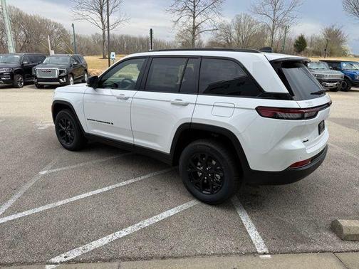 2025 Jeep Grand Cherokee Laredo