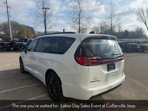 2026 Chrysler Pacifica Select