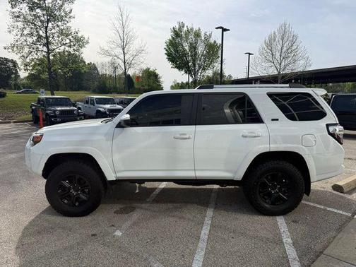 Ice 2023 Toyota 4Runner SR5