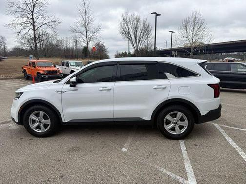 2022 Kia Sorento LX