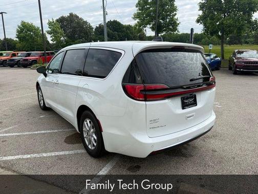 Bright White Clearcoat 2027 Chrysler Pacifica SELECT