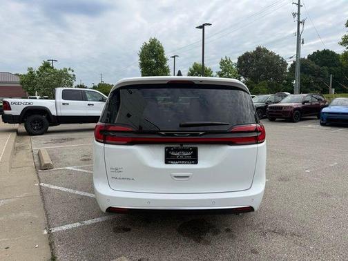 PW7 2027 Chrysler Pacifica SELECT
