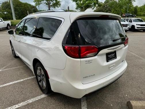 2017 Chrysler Pacifica Hybrid Platinum