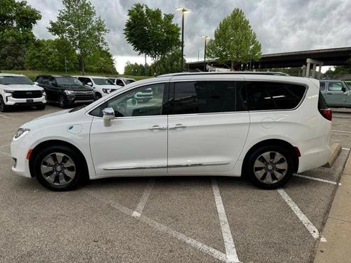 2017 Chrysler Pacifica Hybrid Platinum