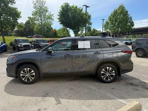 Magnetic Gray Metallic 2021 Toyota Highlander Hybrid XLE