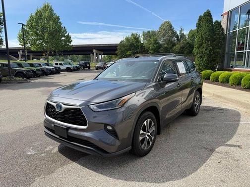 Magnetic Gray Metallic 2021 Toyota Highlander Hybrid XLE
