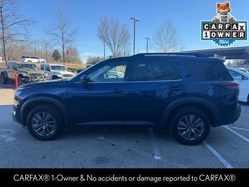 2025 Nissan Pathfinder SV