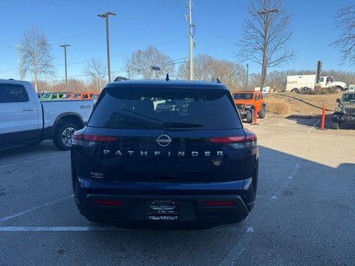 2025 Nissan Pathfinder SV