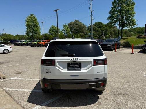 Bright White Clearcoat 2026 Jeep Cherokee LAREDO/LIMITED