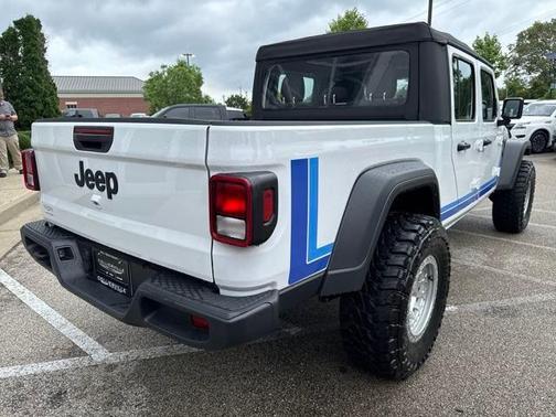 2022 Jeep Gladiator Sport
