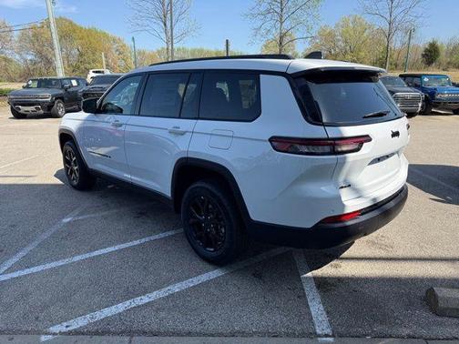 2025 Jeep Grand Cherokee L Laredo