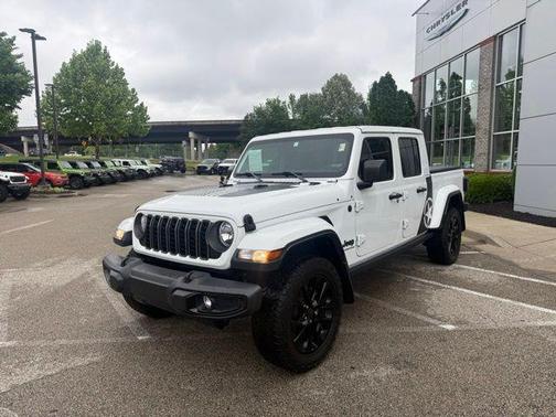 Bright White Clearcoat 2025 Jeep Gladiator Sport