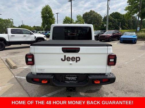 Bright White Clearcoat 2026 Jeep Gladiator Mojave