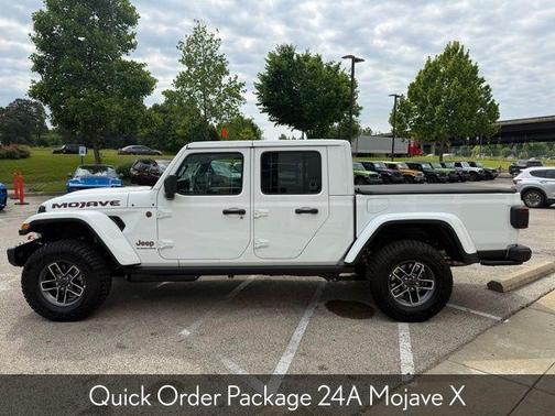 Bright White Clearcoat 2026 Jeep Gladiator Mojave