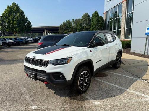 Bright White Clearcoat 2025 Jeep Compass Trailhawk