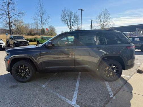 2025 Jeep Grand Cherokee Laredo