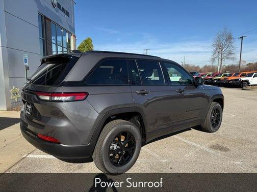 2025 Jeep Grand Cherokee Laredo