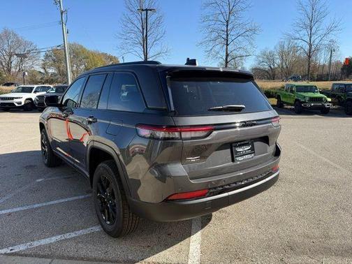 2025 Jeep Grand Cherokee Laredo