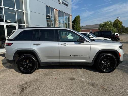 2024 Jeep Grand Cherokee Laredo