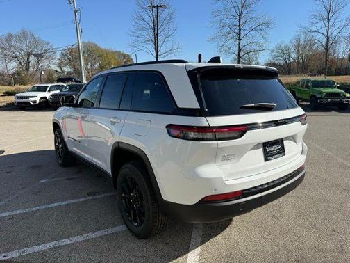 2025 Jeep Grand Cherokee Laredo