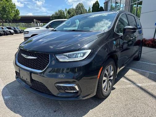 2023 Chrysler Pacifica Hybrid Touring L