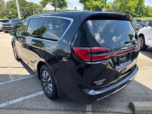 2023 Chrysler Pacifica Hybrid Touring L
