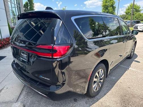 2023 Chrysler Pacifica Hybrid Touring L
