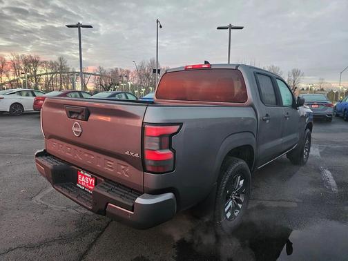 2025 Nissan Frontier SV