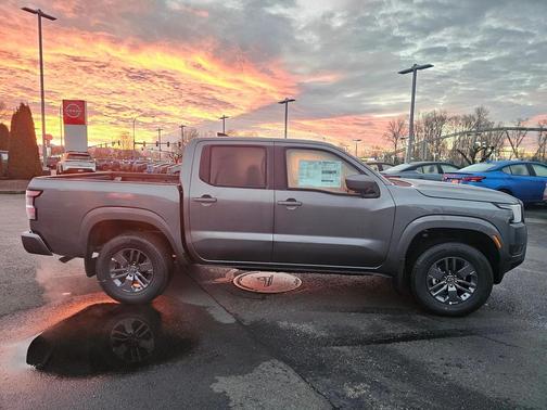 2025 Nissan Frontier SV