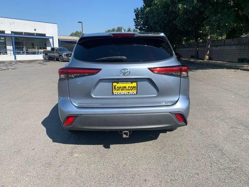 2020 Toyota Highlander LE