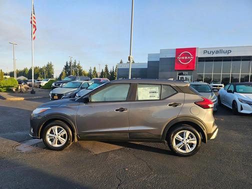 2025 Nissan Kicks S