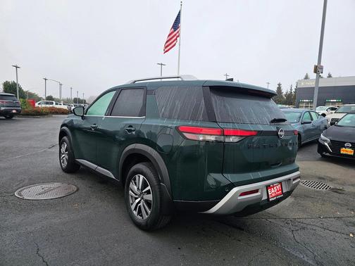 2025 Nissan Pathfinder SL 4WD