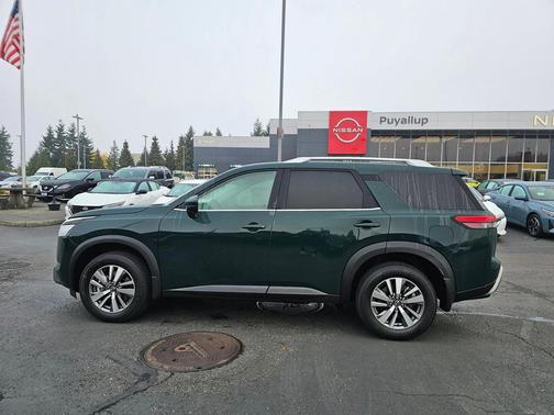 2025 Nissan Pathfinder SL 4WD