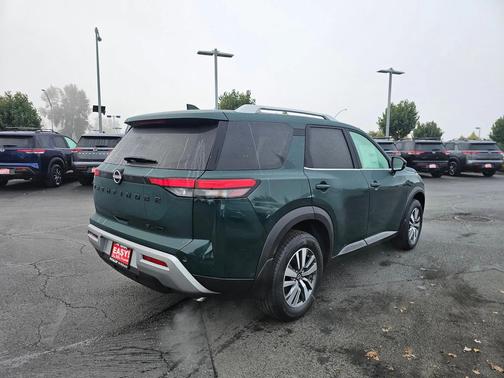 2025 Nissan Pathfinder SL 4WD