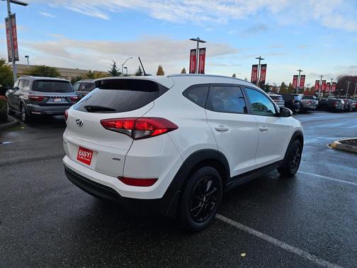 2016 Hyundai TUCSON SE