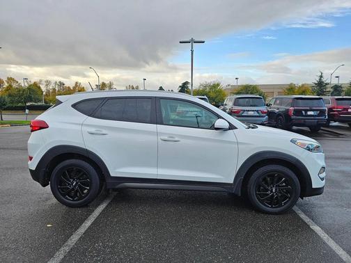 2016 Hyundai TUCSON SE