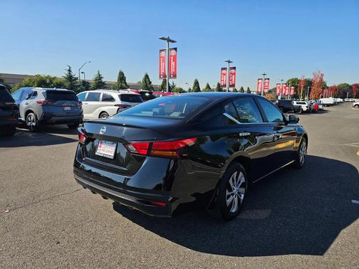 2022 Nissan Altima S FWD