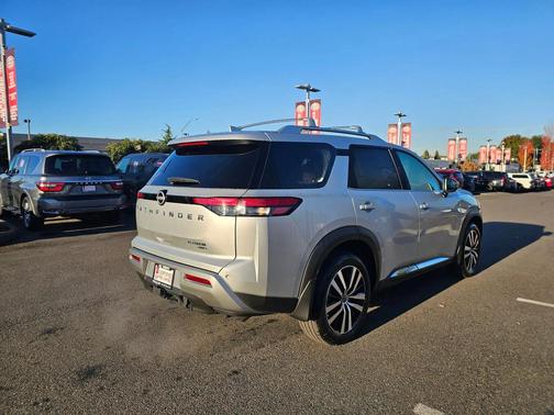 2025 Nissan Pathfinder Platinum 4WD