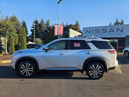 2025 Nissan Pathfinder Platinum 4WD
