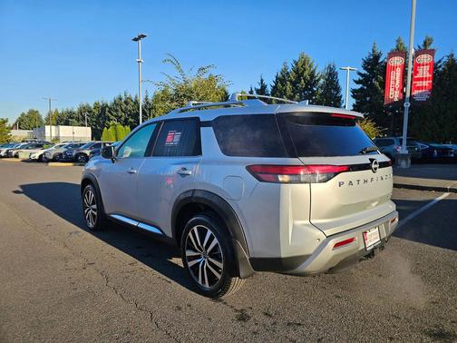 2025 Nissan Pathfinder Platinum 4WD