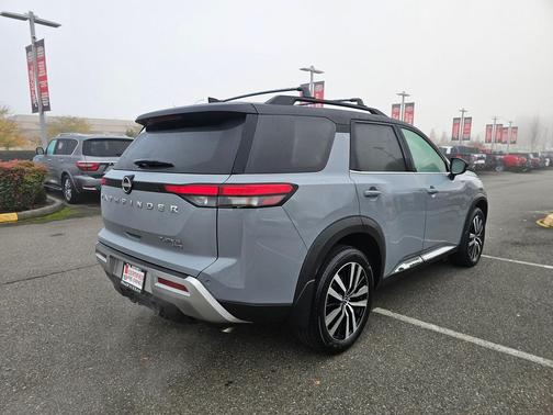 2025 Nissan Pathfinder Platinum 4WD