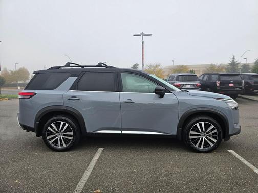 2025 Nissan Pathfinder Platinum 4WD